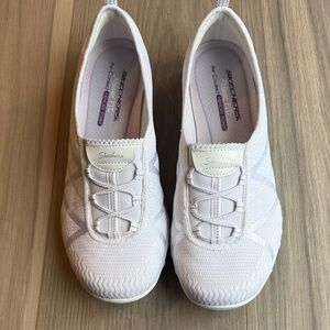 Skechers Women's White/Silver Breathe Easy A Look Sneakers Size 9.5